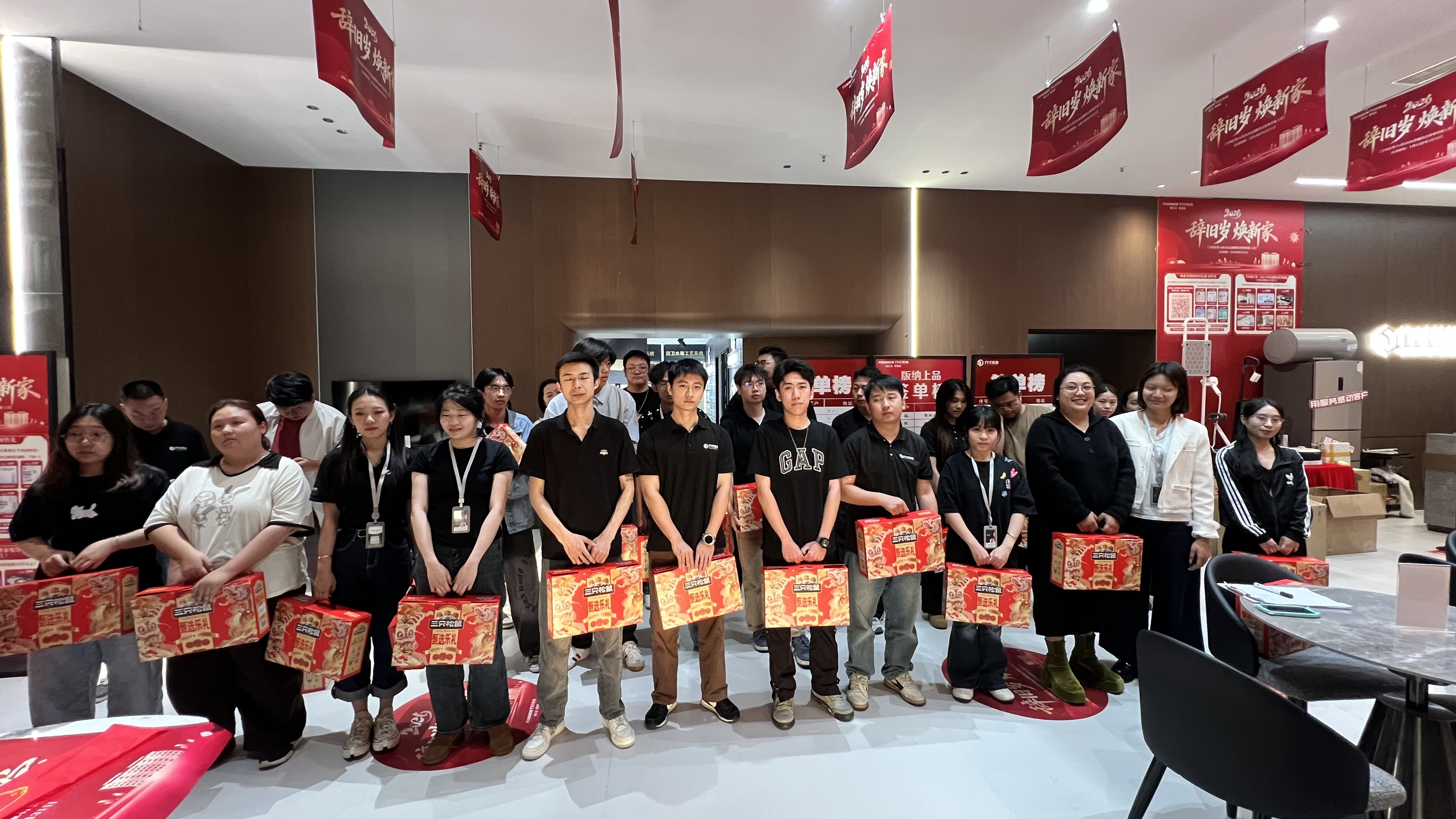 方寸装饰团队门店合影